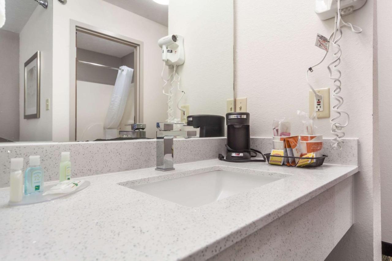 Quality Inn & Suites West Omaha - Ne Linclon Εξωτερικό φωτογραφία