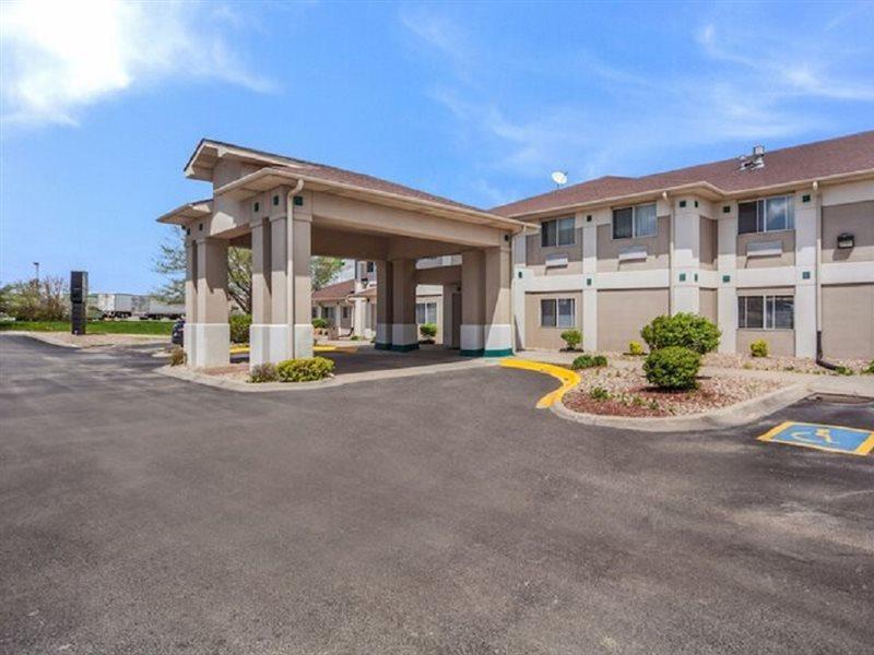 Quality Inn & Suites West Omaha - Ne Linclon Εξωτερικό φωτογραφία